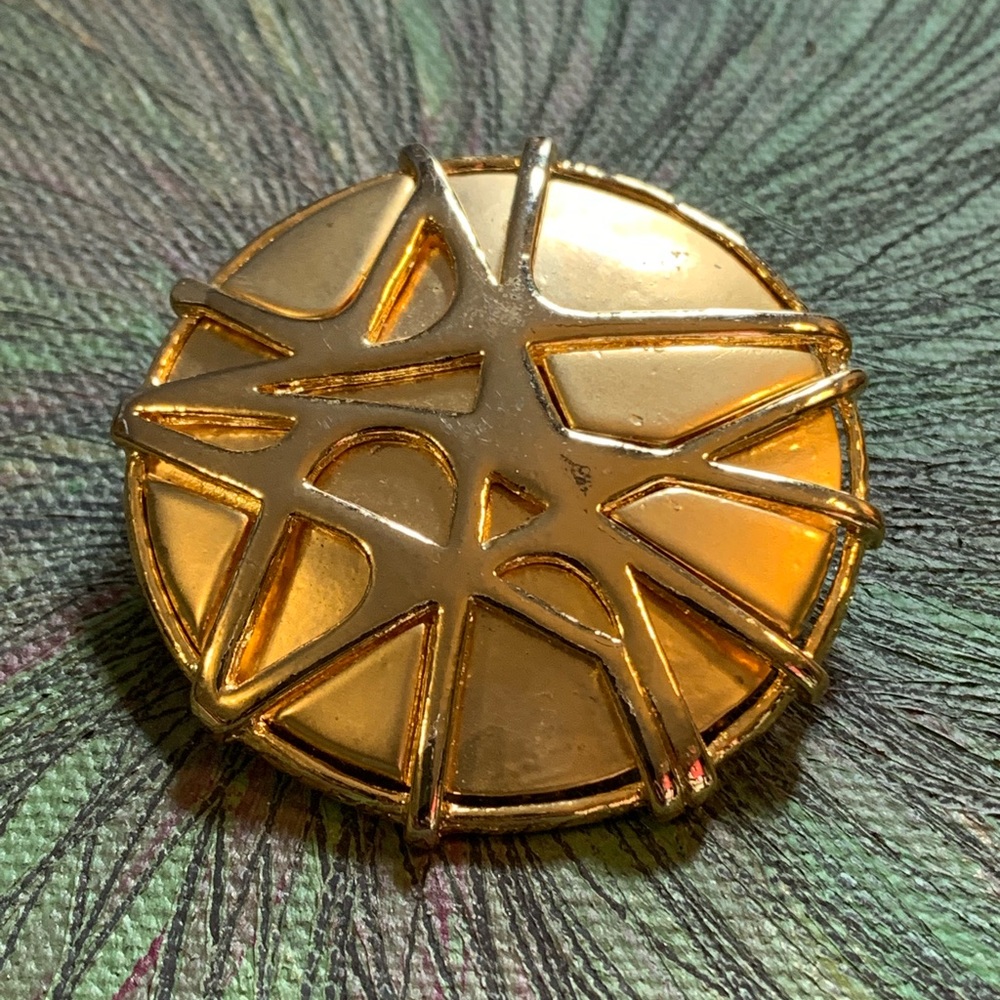 Vintage gold tone brooch